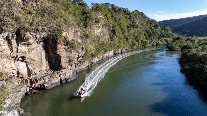Boating past the cliffs