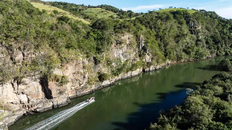 Through the river gorge