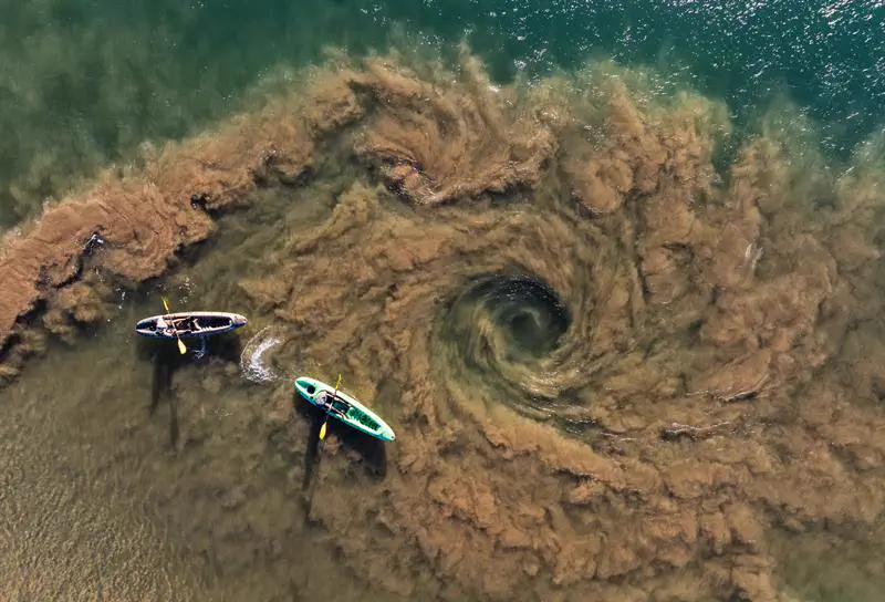 Canoes over the swirls