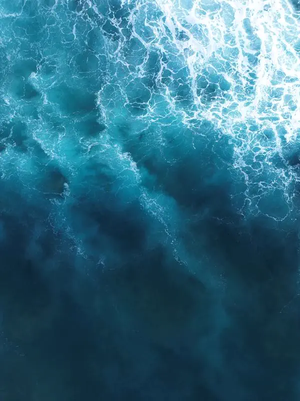 Breaking waves from above
