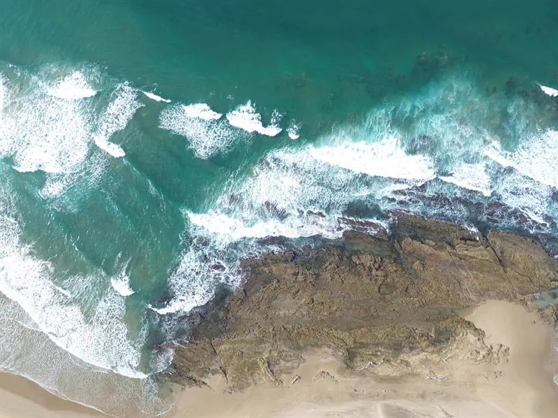 Surf over the rock shelf