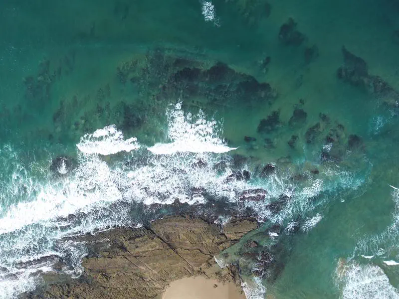 Rock shelf and surf